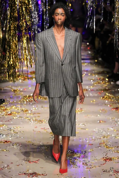 Look 10
